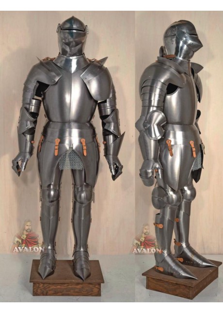 armure médiévale de chevalier, cuirasse en métal Photos